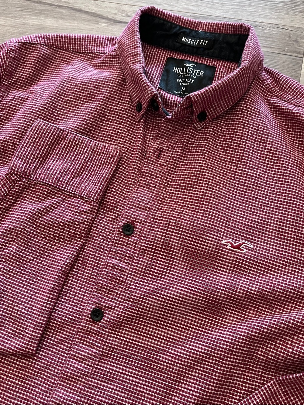 Hollister Muscle Button Down Shirt Men Sz M Epic Stretch Logo Maroon Check